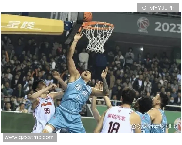 南京篮球队状态变革引发热议球迷期待新赛季的精彩表现与突破